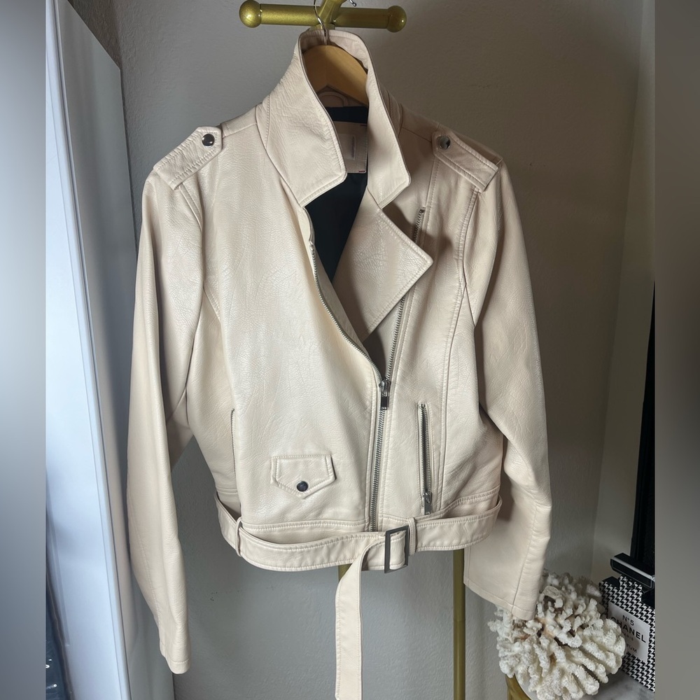 BLUSH LIGHTEST PINK VEGAN MOTORCYCLE 🏍️ JACKET - Picture 3 of 10